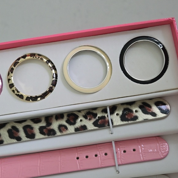 Hello Kitty watch set never used in box set 7 interchangeable straps Gift Set - Picture 8 of 10